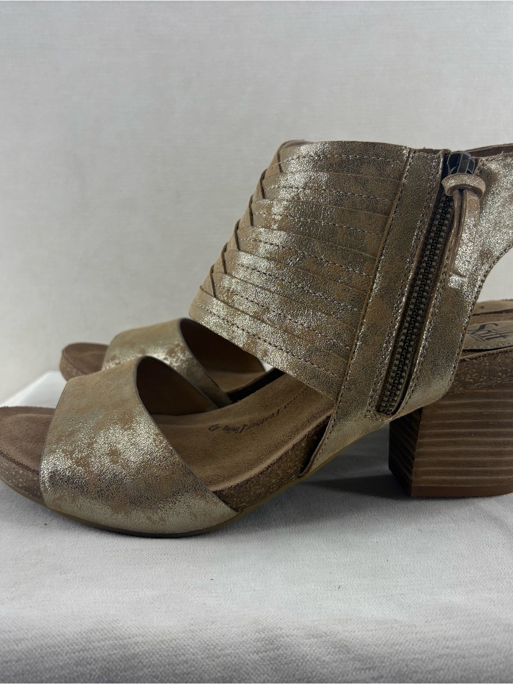 Sofft Milan Distressed Metallic Gold Block Heel Sandal size 11 NEW